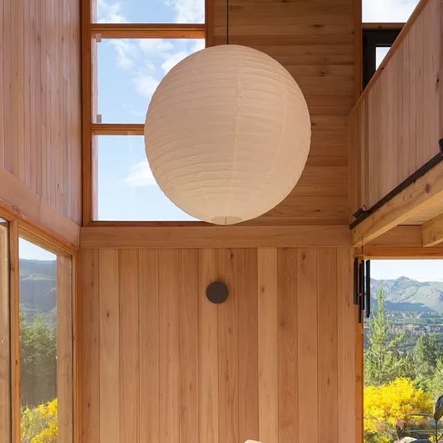 Interiores de Gyfu con madera vista