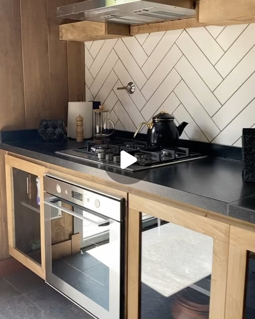 Cocina de RB.61 con madera clara